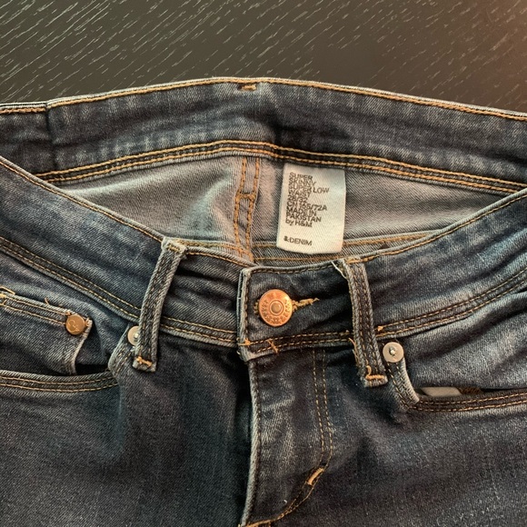 H&M divided dark wash skinny jeans - Picture 2 of 4